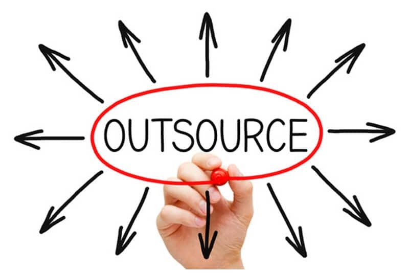 The 4 Rules of Outsourcing Social Media
