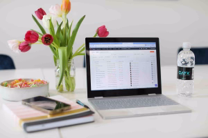 A laptop represents what is GEO—the evolution of SEO for today’s internet.
